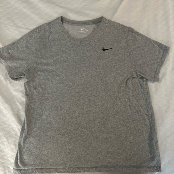 Nike Dri-FIT Men's T-shirt Size Large Gray Short Sleeves - Picture 1 of 4
